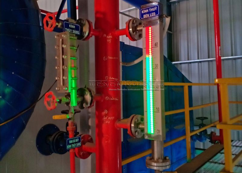 泰信克儀表--磁敏電子雙色液位計(jì)越南客戶使用現(xiàn)場(chǎng)
