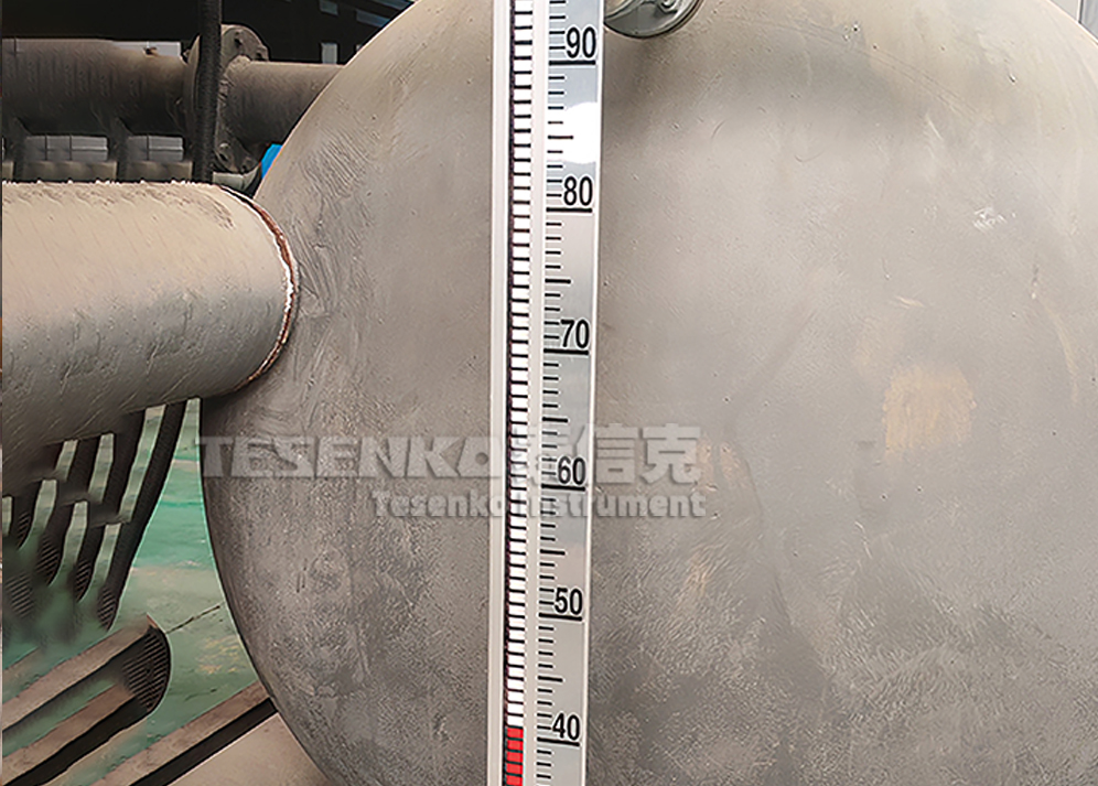 泰信克儀表--磁翻板原料儲(chǔ)罐客戶(hù)現(xiàn)場(chǎng)應(yīng)用